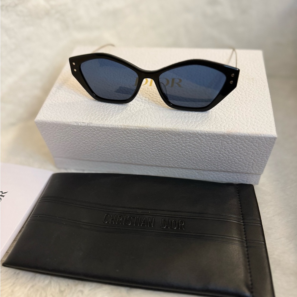 Dior Black Cat-eye Sunglasses with gold studs Box and Dior pouch included - Picture 4 of 6